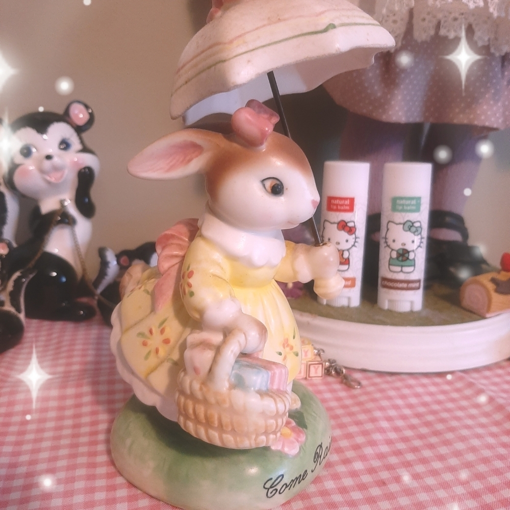 COPY - 💗Avon bunny figurine💗